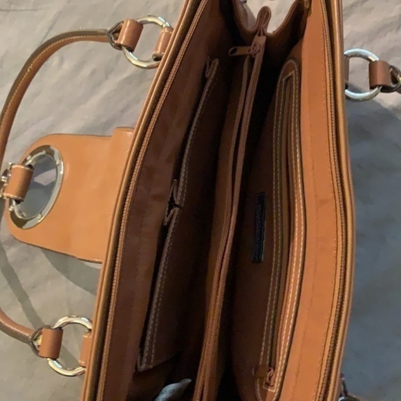 Vinyl Purse - Picture 13 of 16